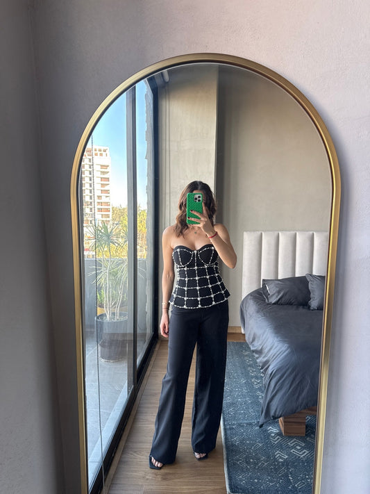 Set blusa strapless con aplicaciones y pantalón negro