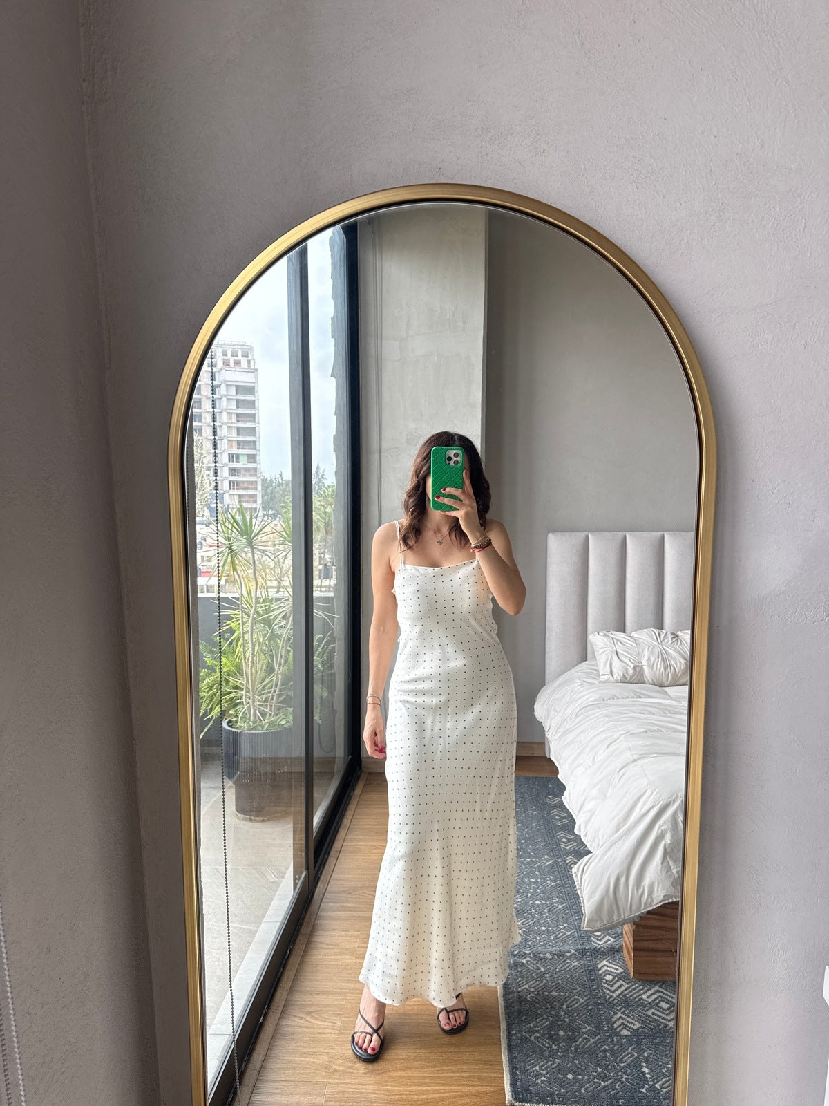 Vestido midi crema lunares