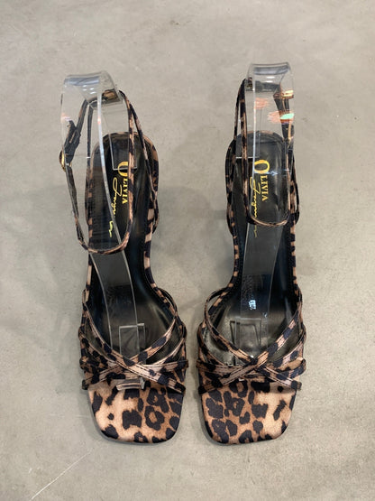 Zapatos tiras animal print