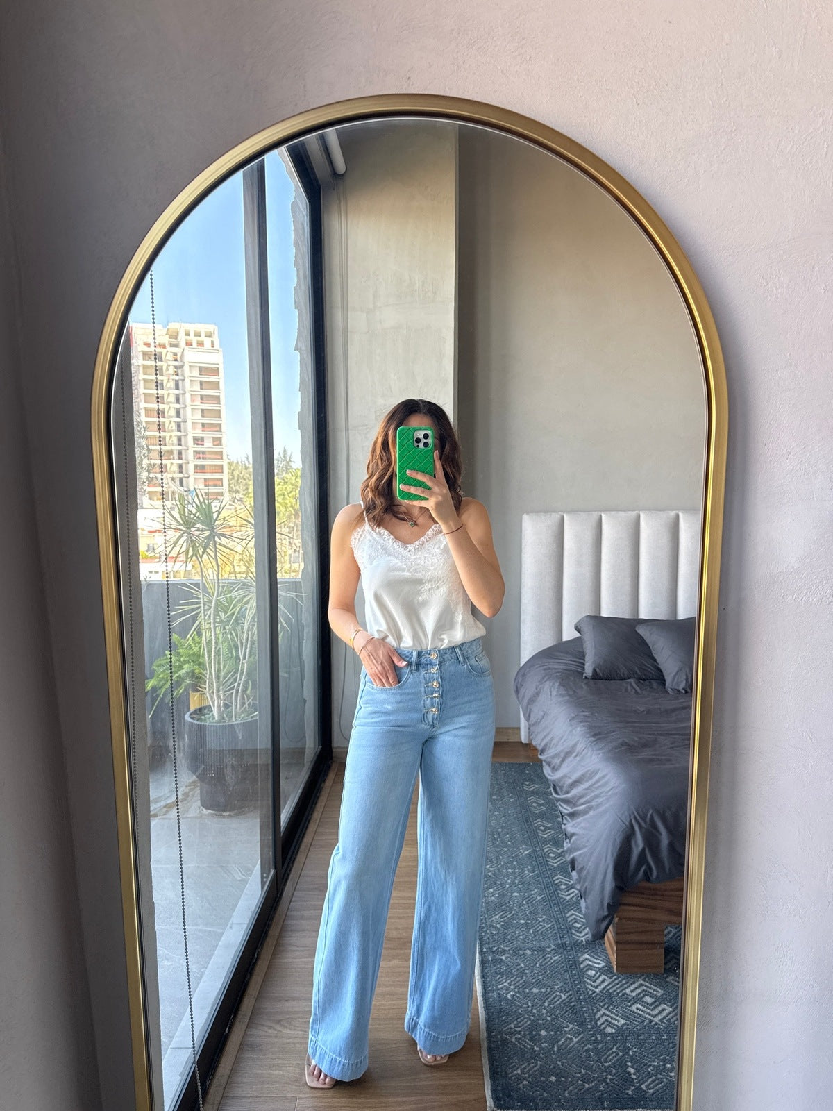 Jeans wide leg con detalle botones