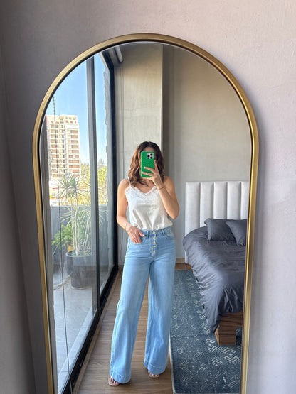 Jeans wide leg con detalle botones