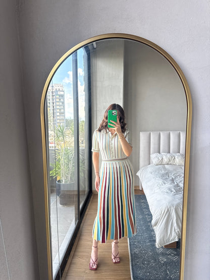 Vestido midi cuello polo tejido lineas