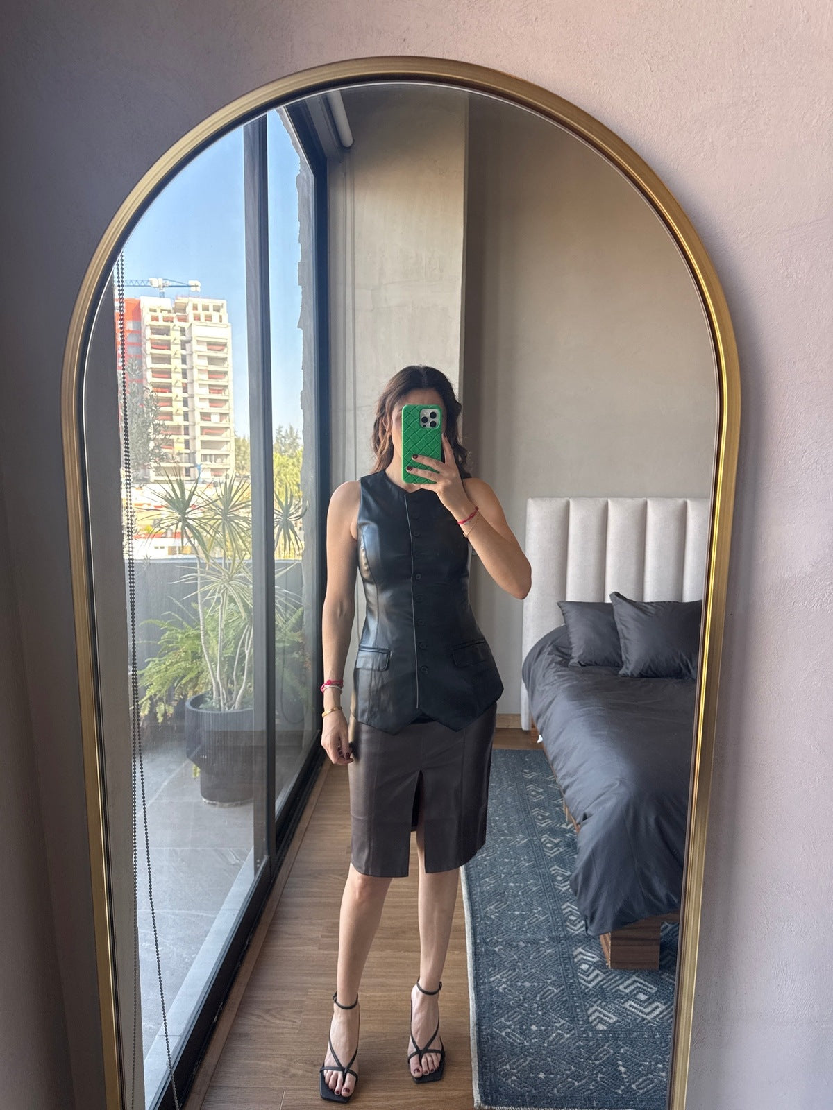 Chaleco botones tipo piel negro