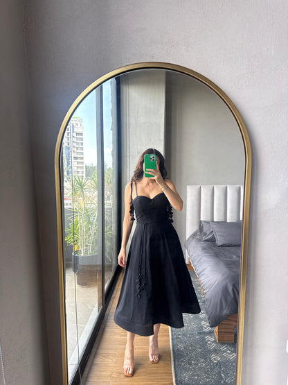 Vestido midi detalle en tirantes negro