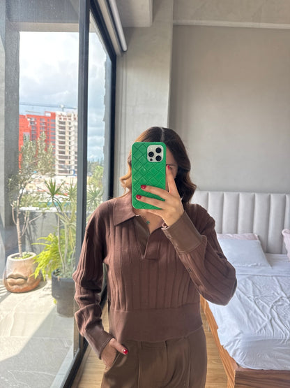 Blusa tejida con cuello tipo piel café