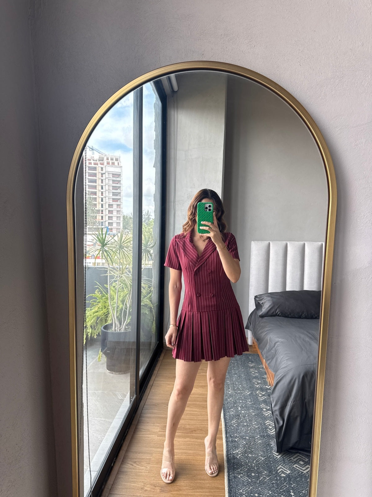 Vestido corto rayas gis falda plisada tinto