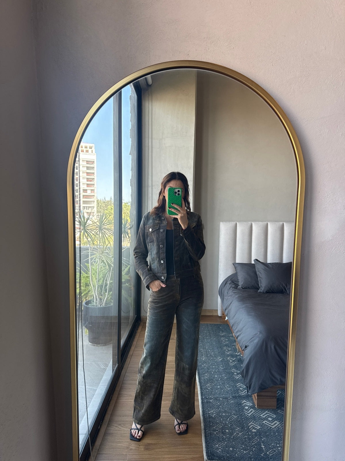 Set chamarra y jeans aterciopelado café