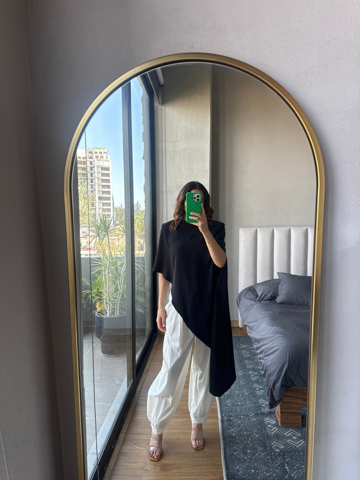 Blusa asimétrica negra