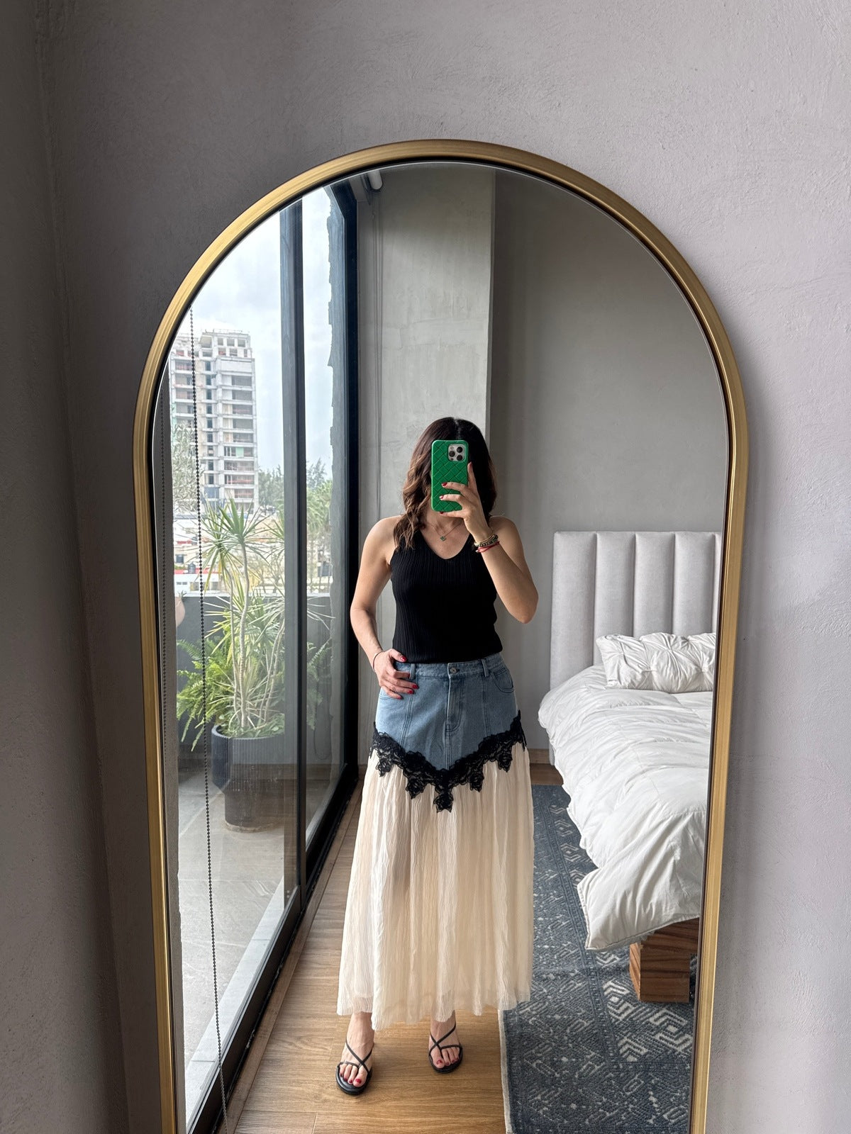 Falda maxi con detalle denim