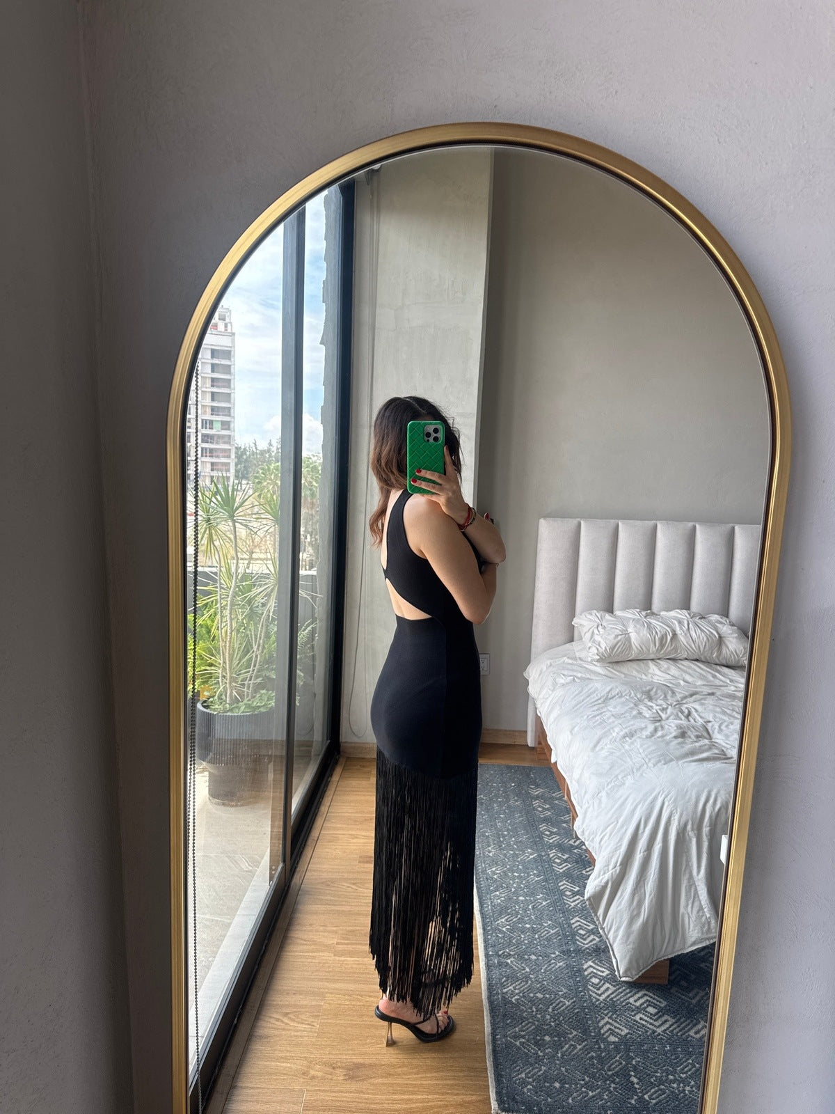 Vestido midi con detalle flecos negro