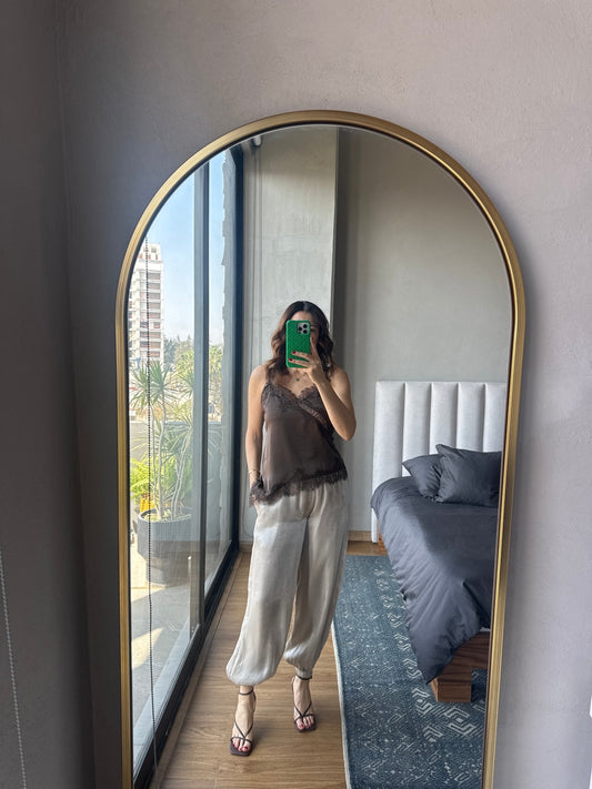 Blusa satín corta con lace café