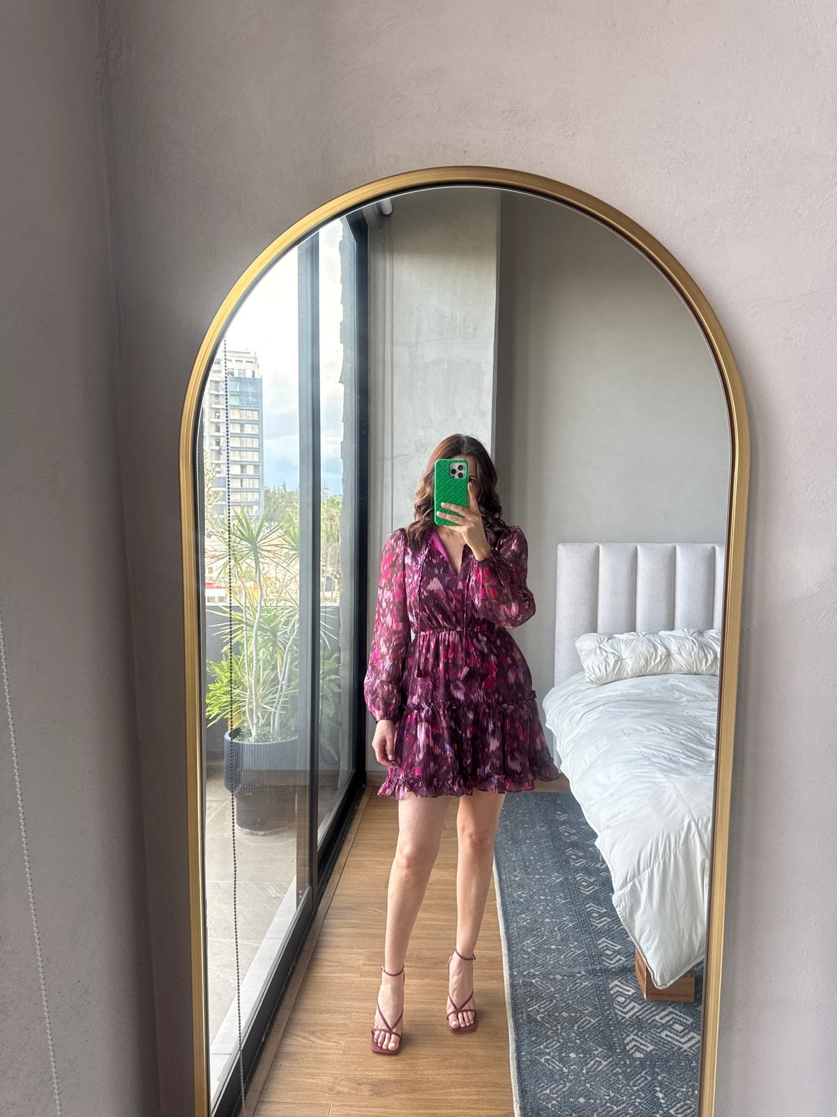 Vestido print manga larga tonos tinto y rosa