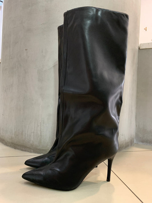 Bota pointy heel negra