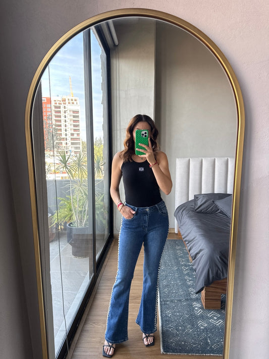 Jeans con studs laterales