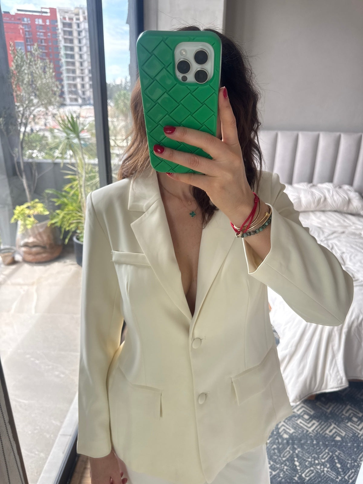 Blazer con escote en espalda baby yellow