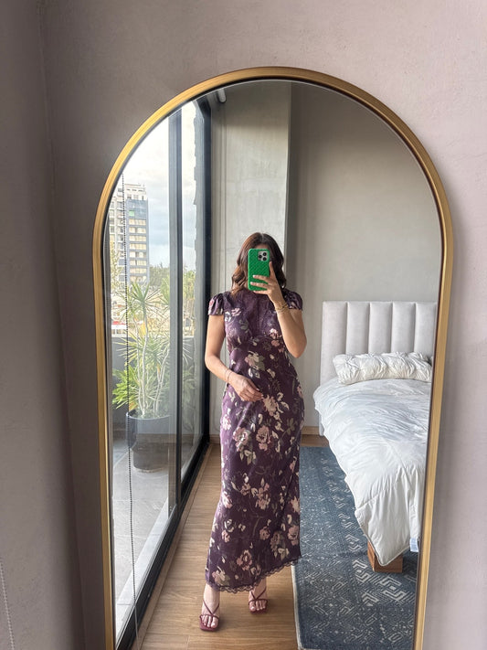 Vestido maxi cuello V con lace satín