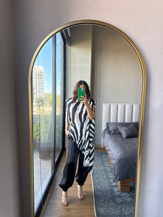 Blusa capa one shoulder zebra