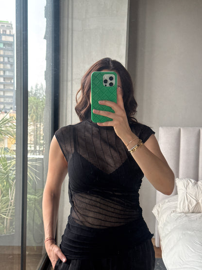 Blusa negra costura