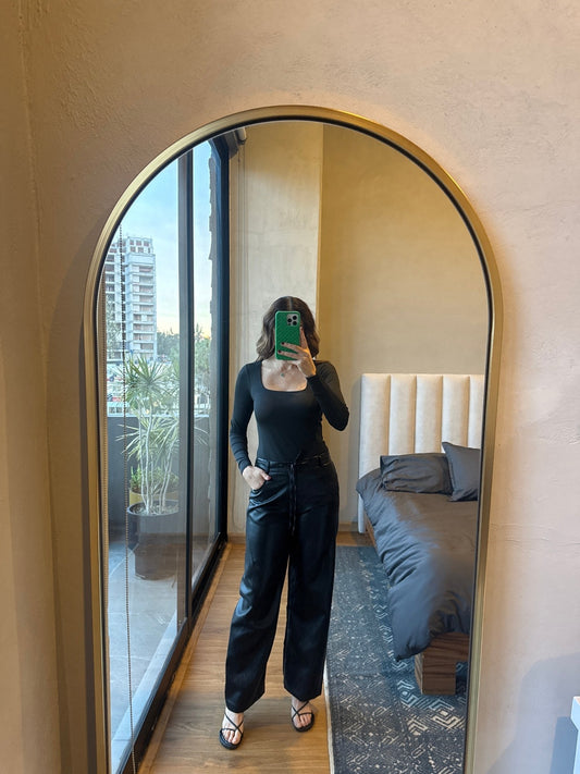 Pantalón tipo piel negro