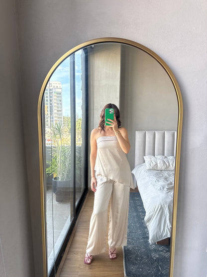 Set satín blusa strapless y pantalón arena
