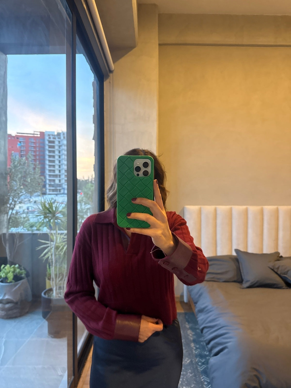 Blusa tejida con cuello tipo piel tinta