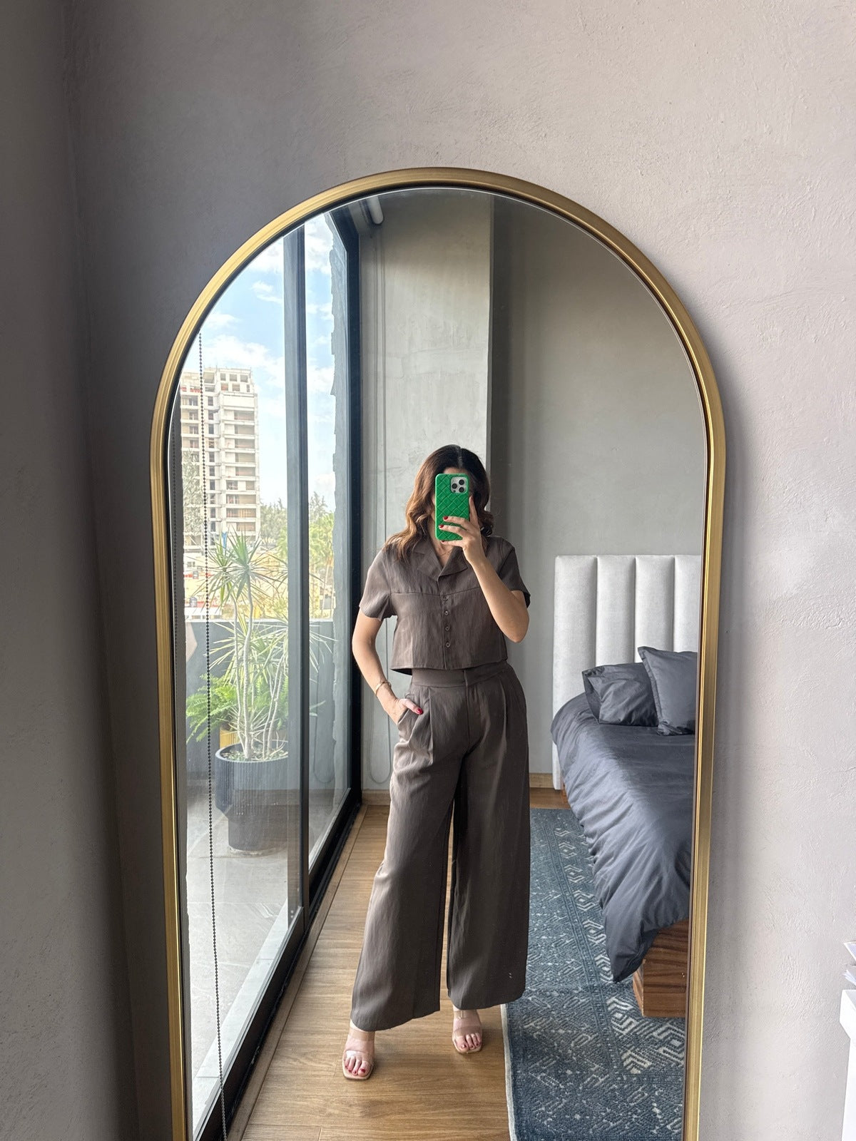 Set blusa botones y pantalón café