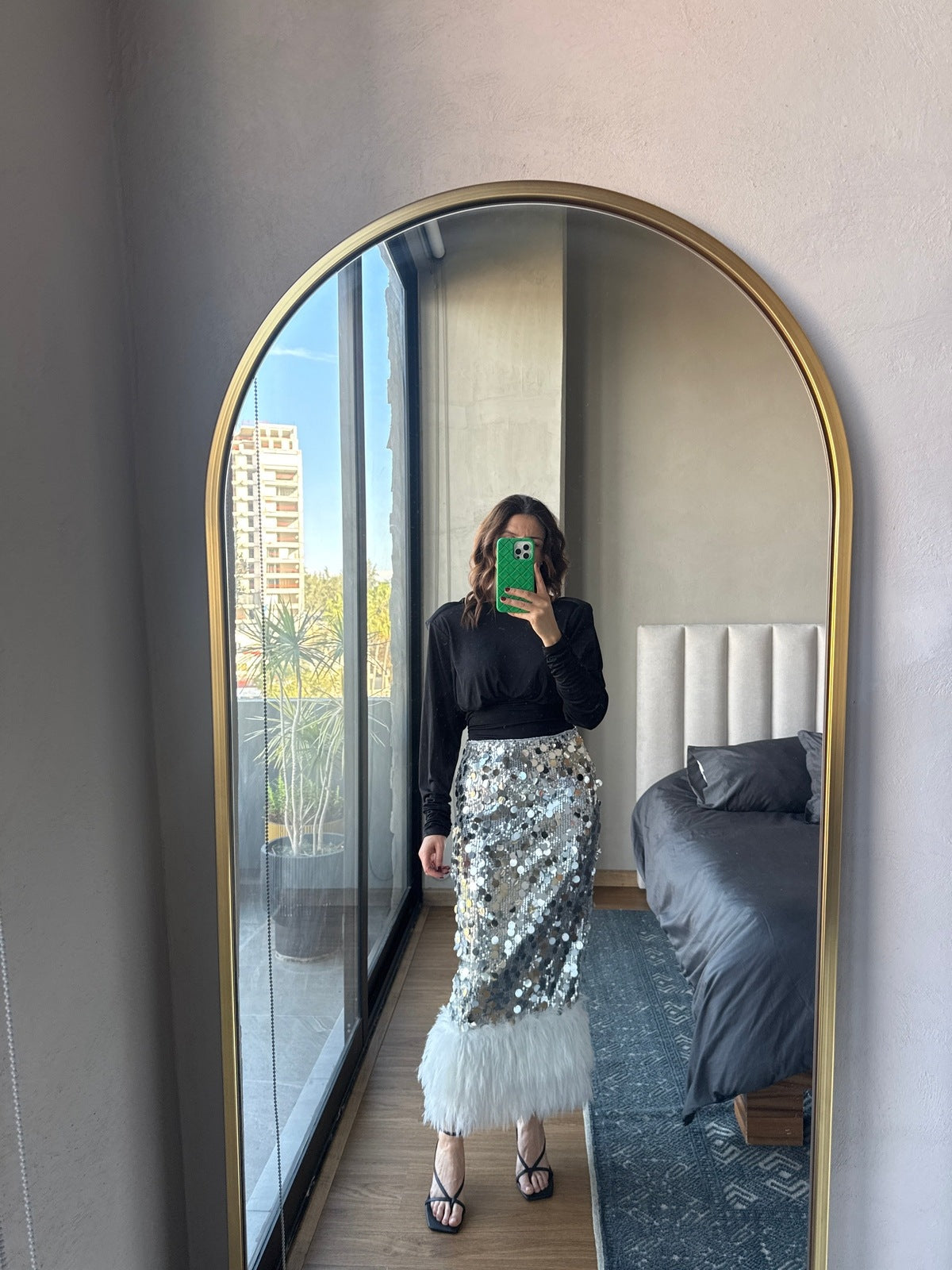 Falda lápiz lentejuelas y plumas