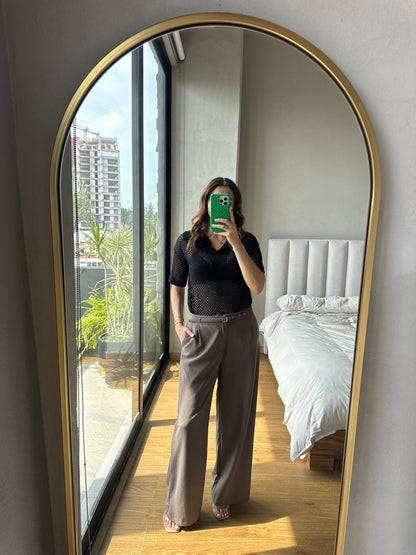 Pantalón café con cinto