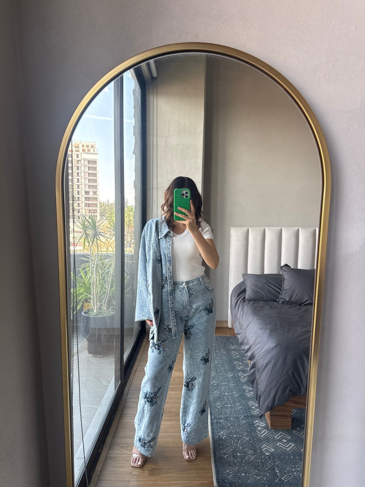 Set chamarra y pantalón denim con bordado