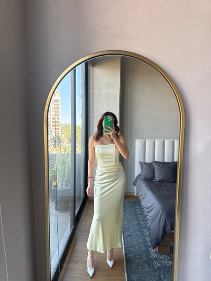 Vestido strapless satín amarillo