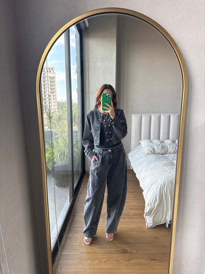 Set chamarra botones y pantalón barrel denim negro