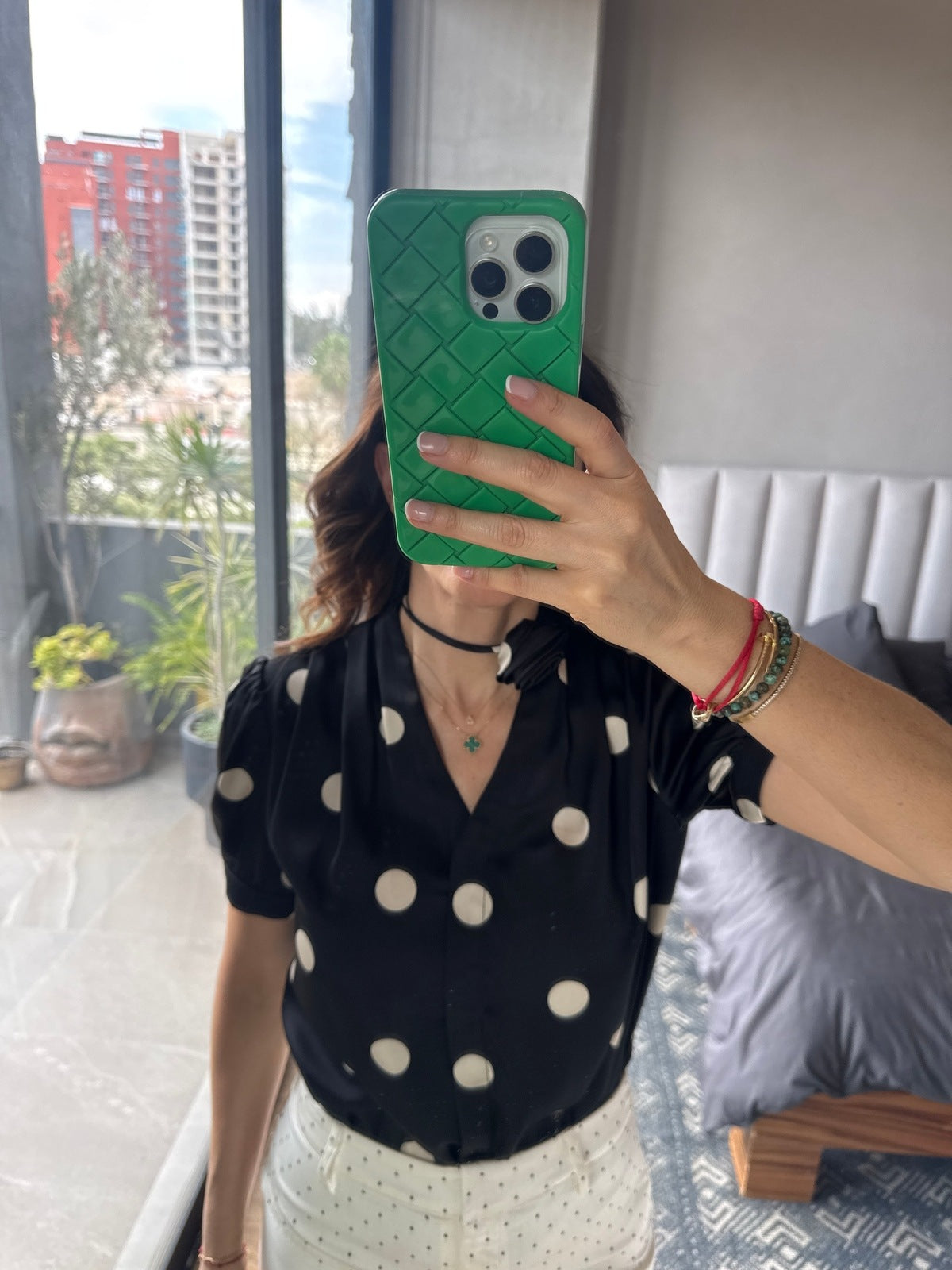 Blusa lunares con choker flor