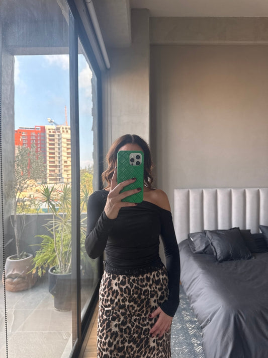 Blusa asimétrica manga larga negra