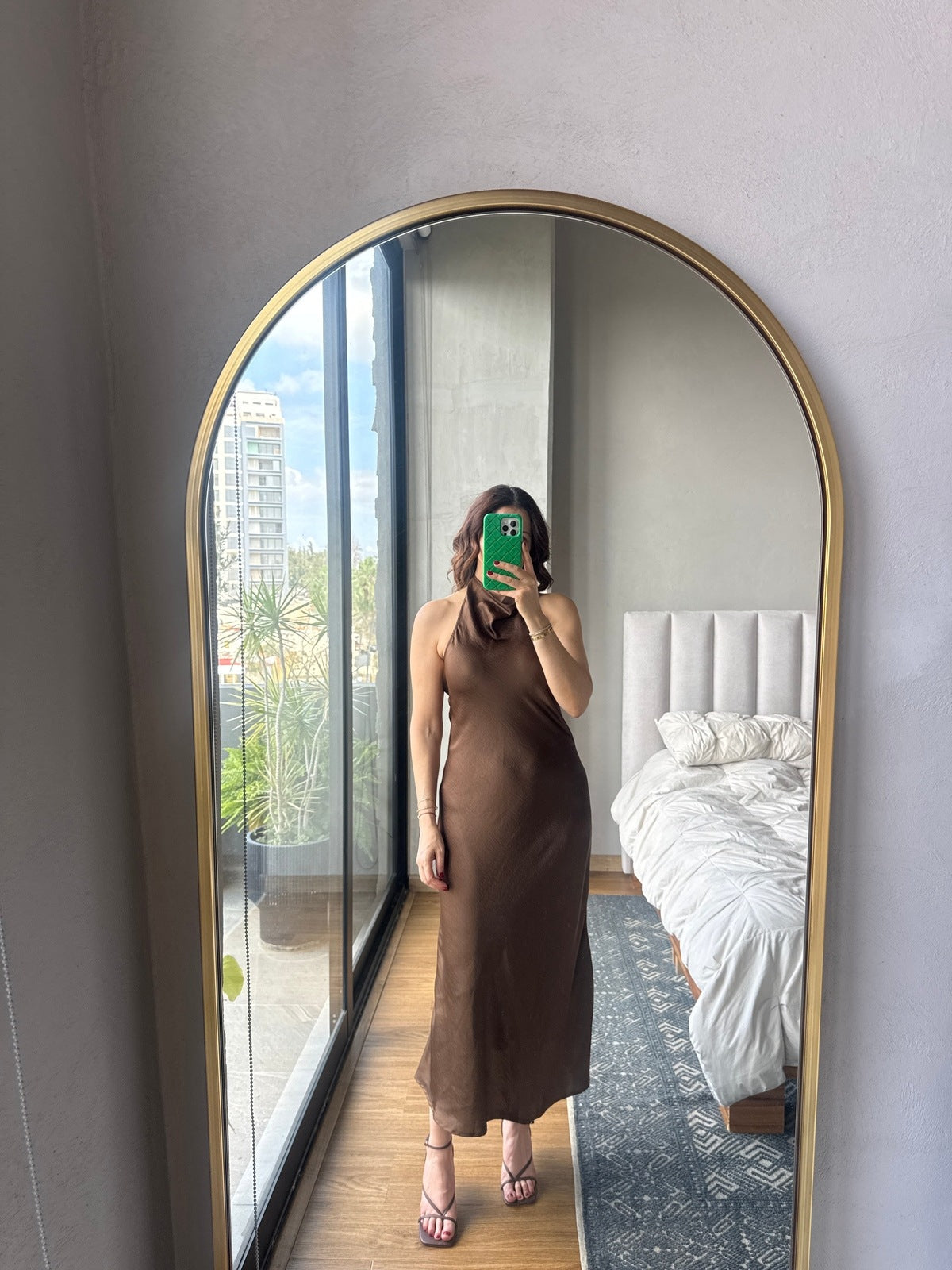 Vestido halter satín café