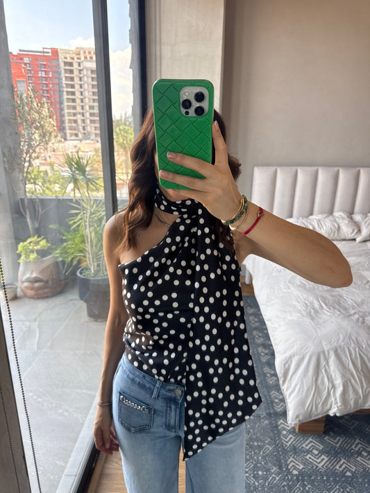 Blusa sin mangas lunares detalle cuello negra