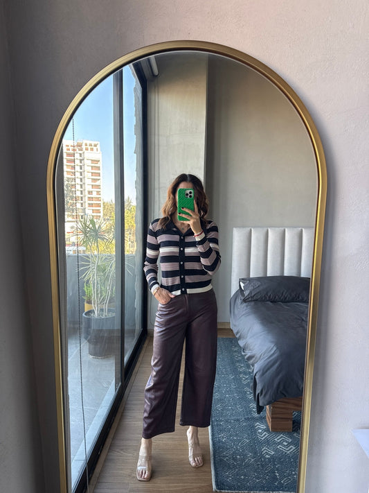 Pantalón barrel faux leather tinto