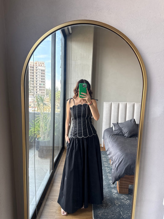 Set blusa con detalles y falda larga negra