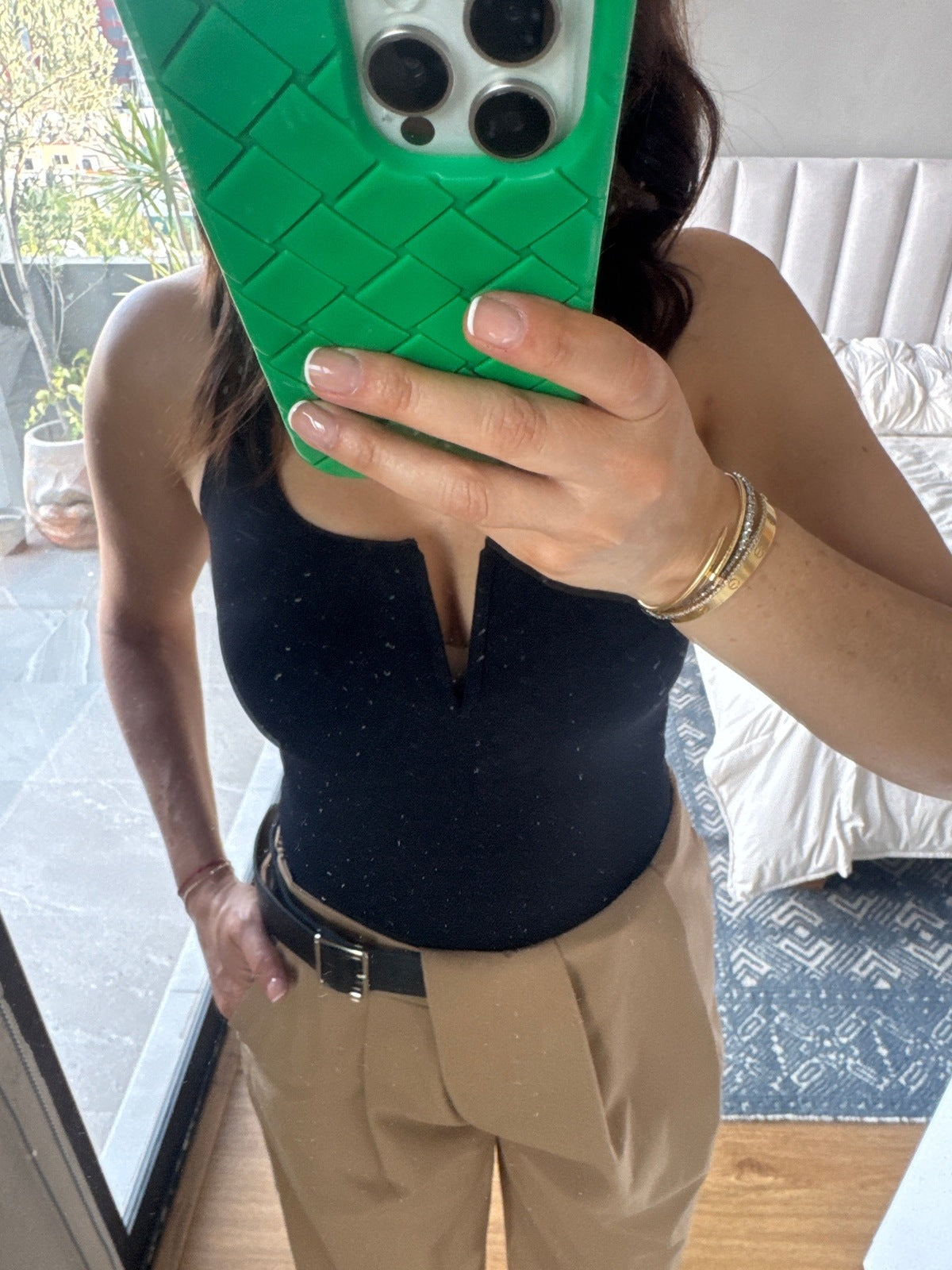Pantalón con detalle hebilla khaki