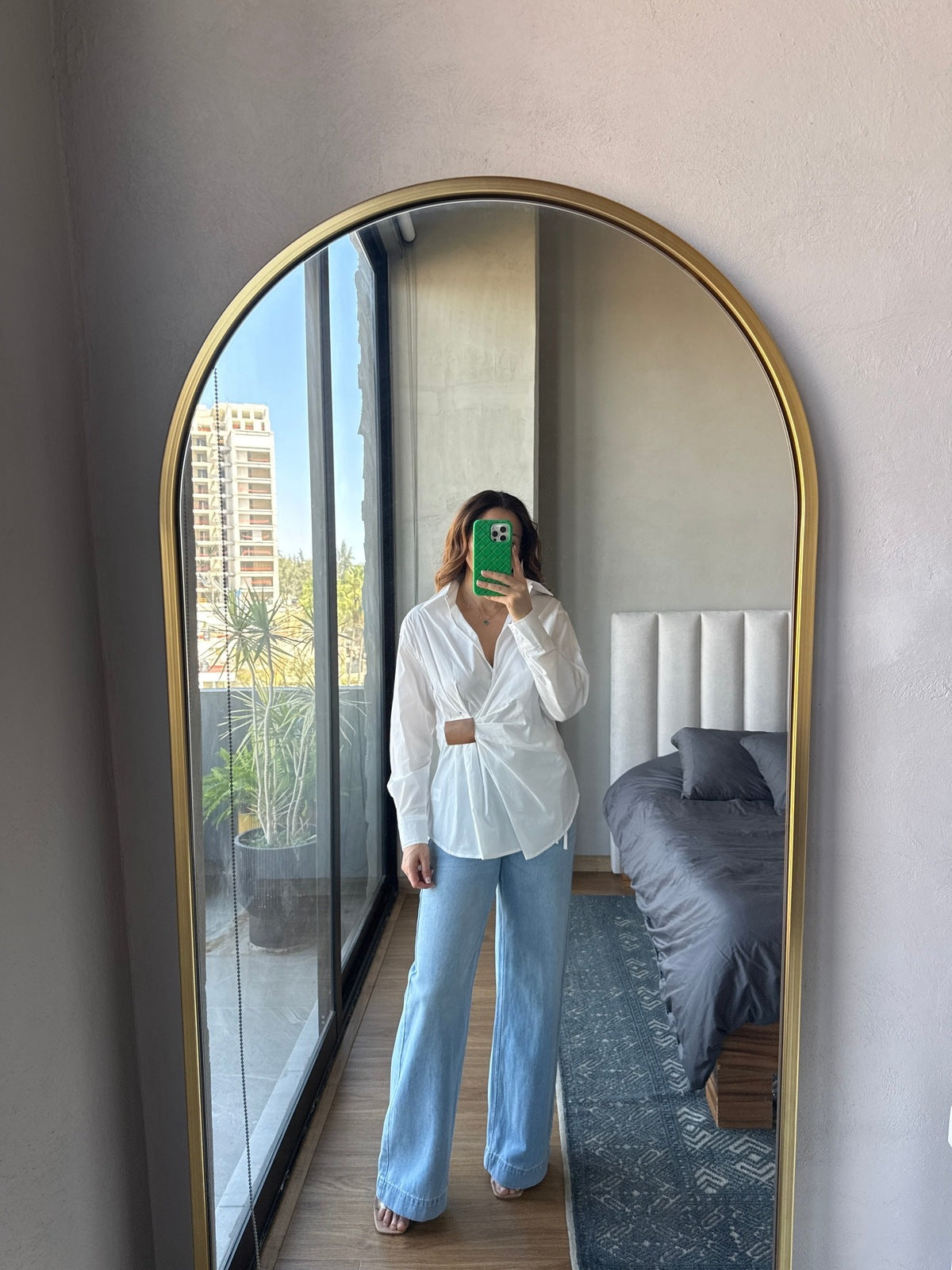Jeans wide leg con detalle botones