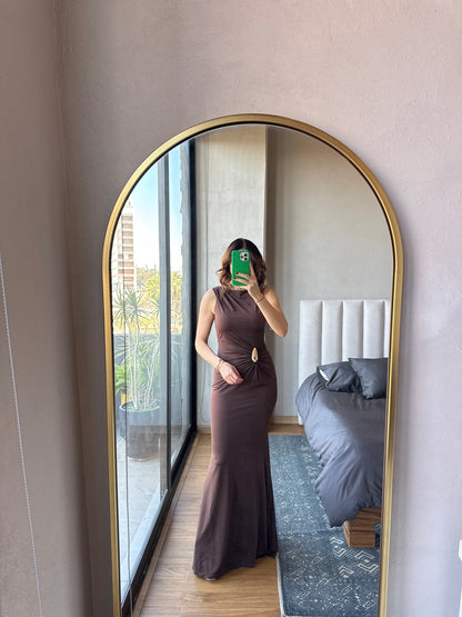 Vestido maxi aplicación metal en cintura café