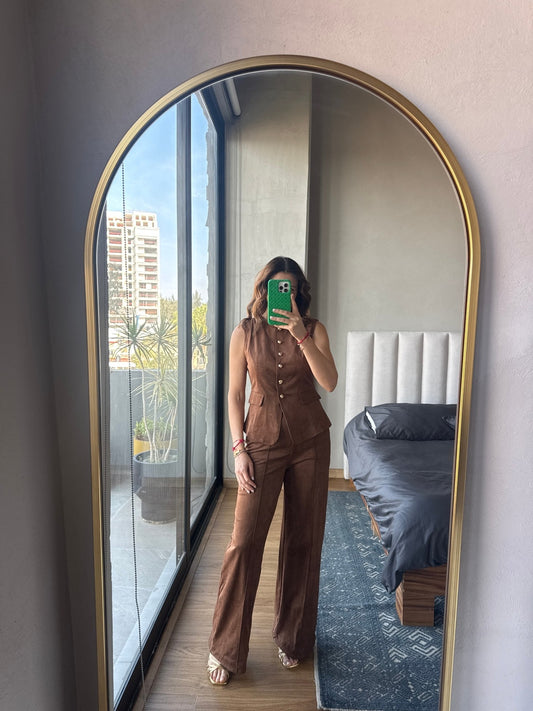 Set pantalón y chaleco tipo suede café