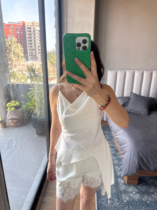Blusa tirantes asimétrica crema
