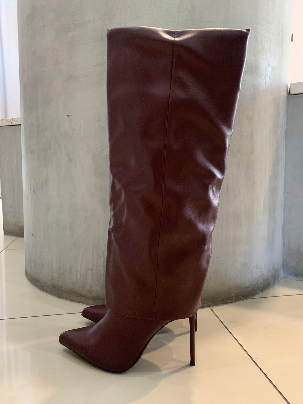 Bota con capucha tinta