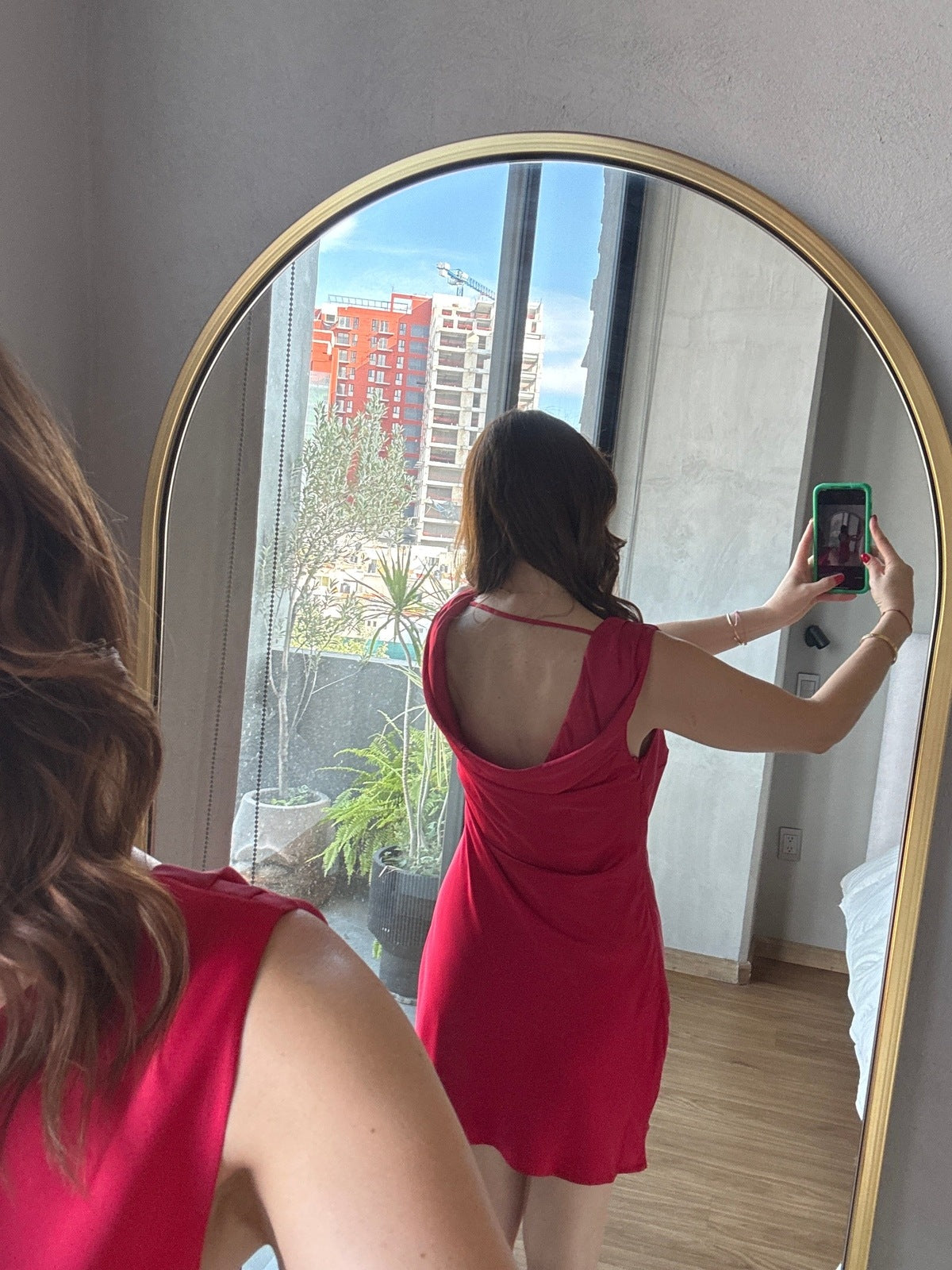 Vestido corto satín rojo escote en espalda