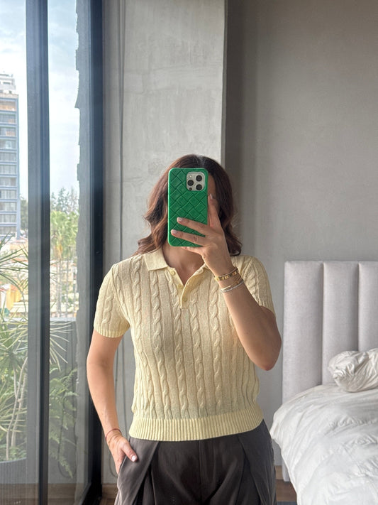Blusa tipo polo manga corta tejida amarilla