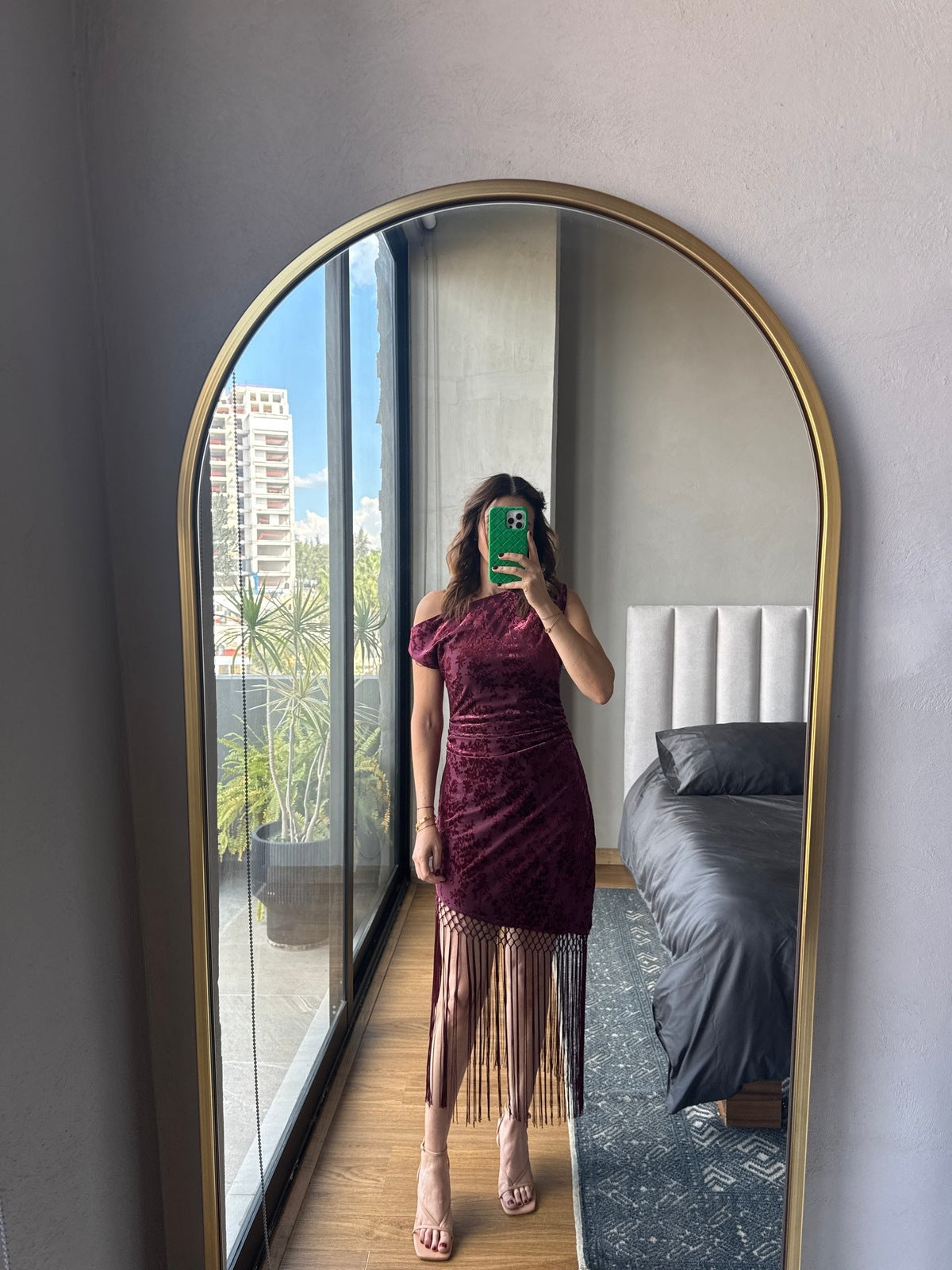 Vestido flores velvet y tiras tinto