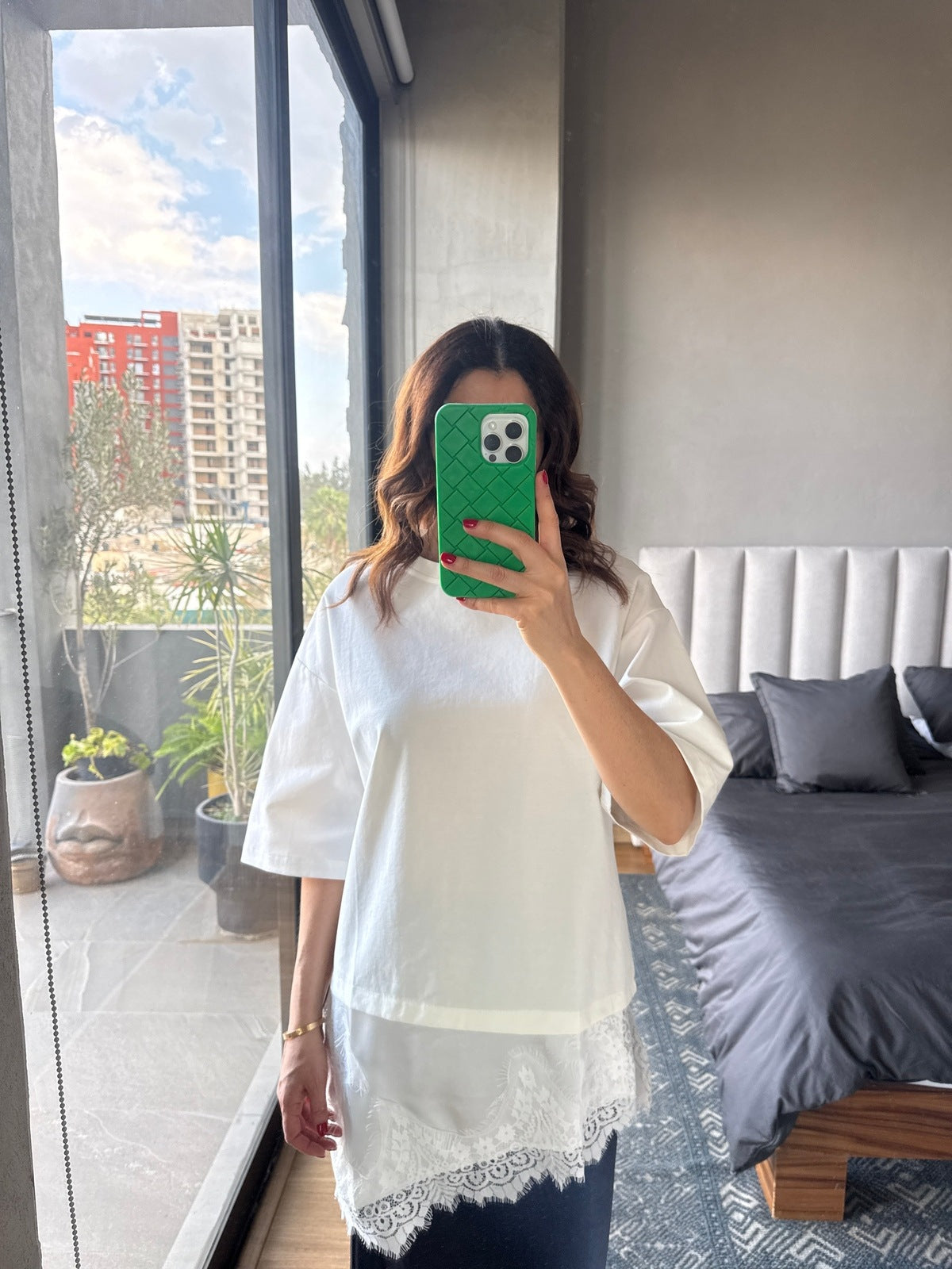 Tshirt oversized con detalle satín lace crema