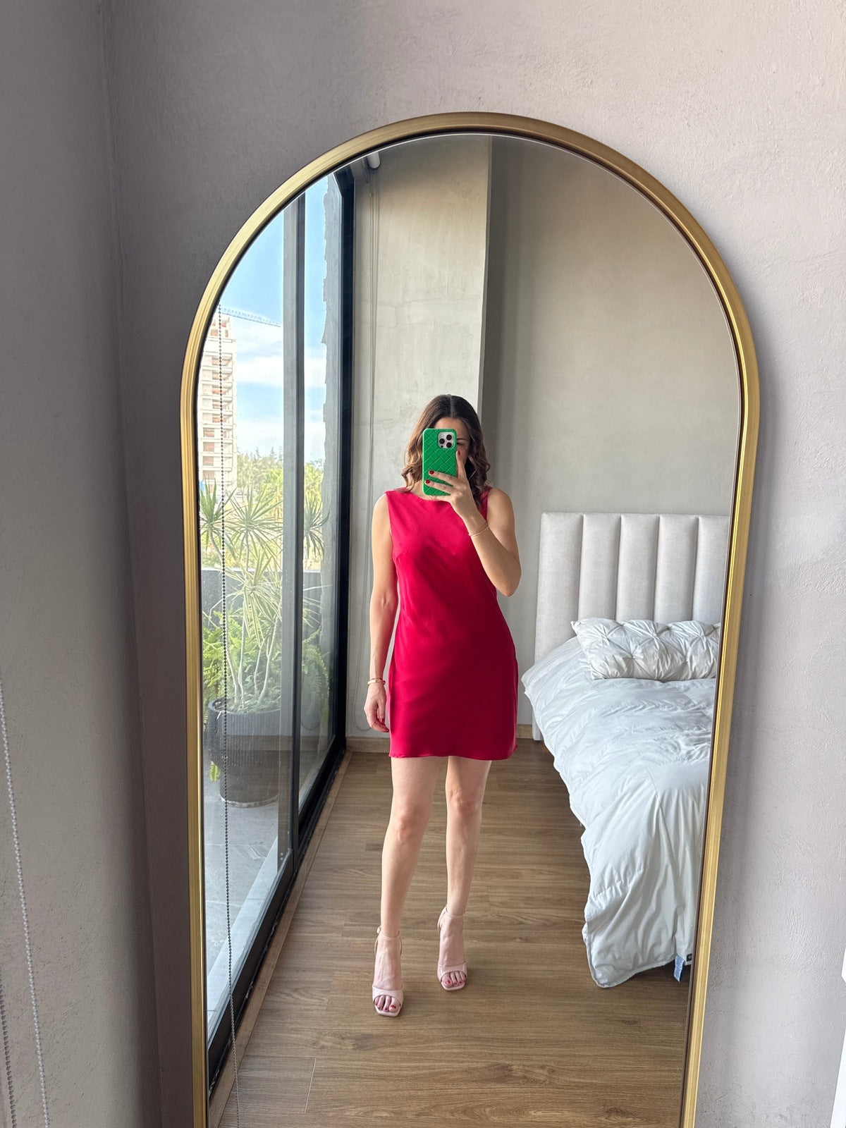 Vestido corto satín rojo escote en espalda