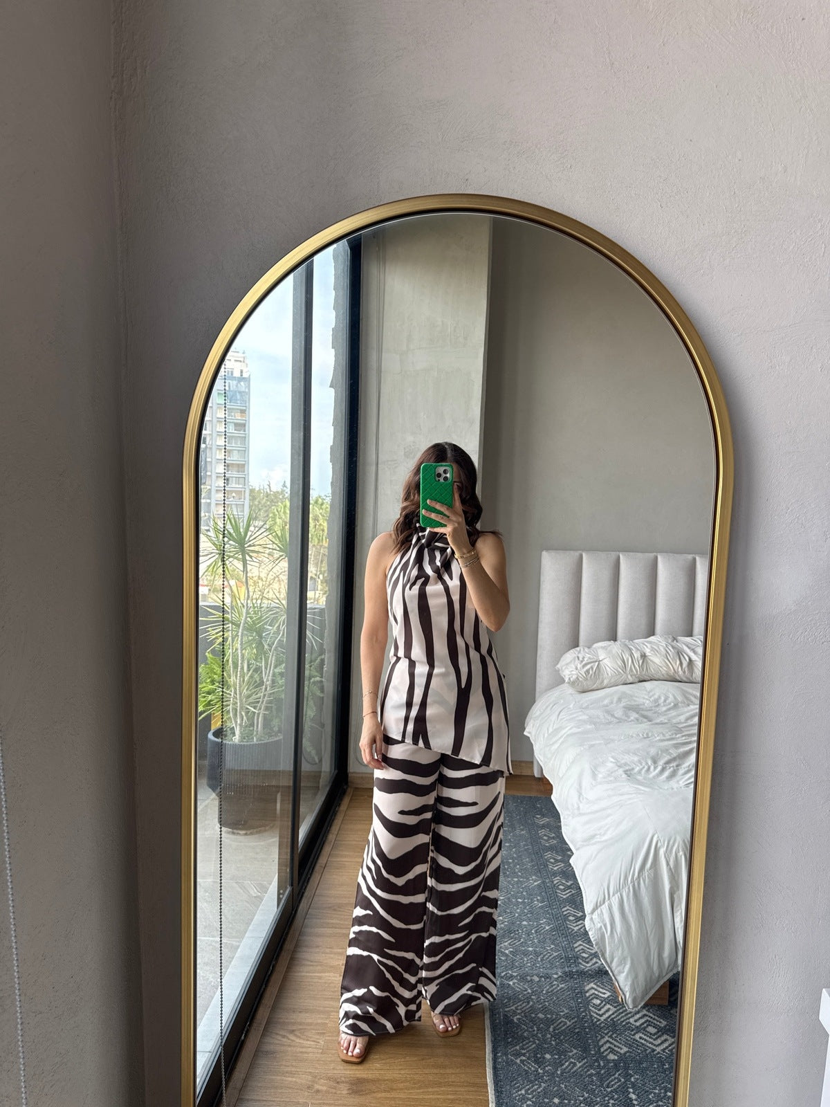 Set blusa halter y pantalón print tipo zebra café