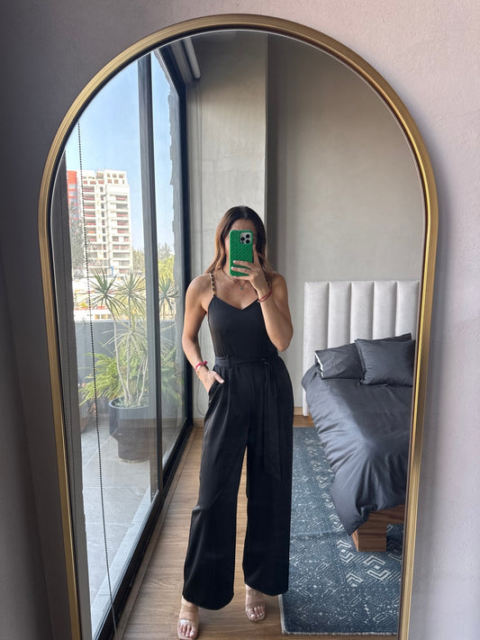 Jumpsuit satín tirantes cadena negro